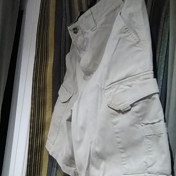 Mens designer Eddie Bauer shorts - Picture 2 of 5